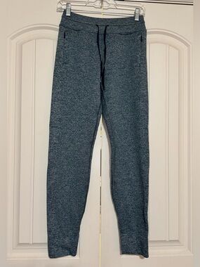 Lululemon Engineered Warmth Jogger in Submarine / White Size 2